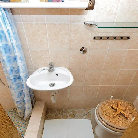 1 Bedroom Gorgeous In Slivno Dom wakacyjny *